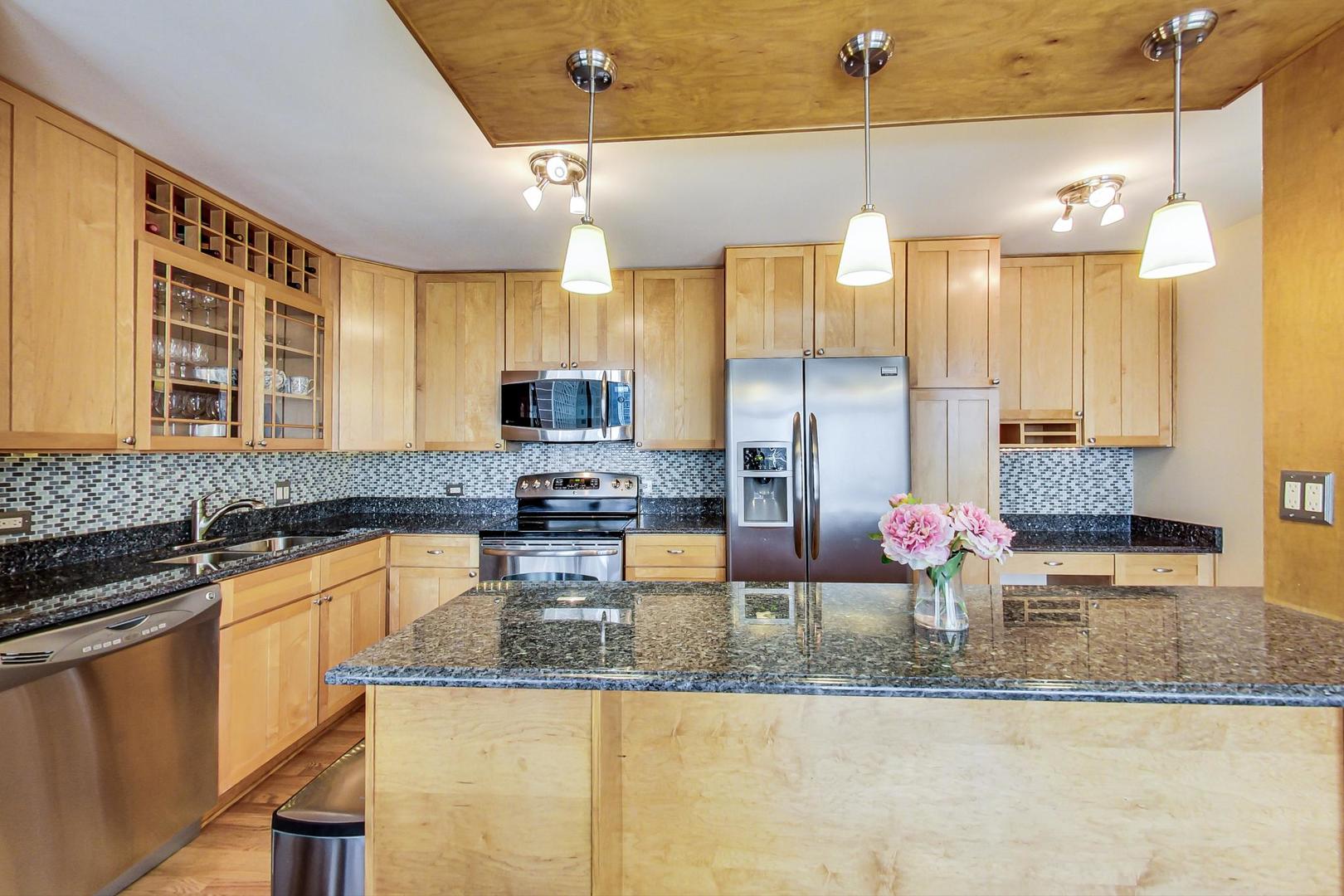 71 East Division Street, Unit 803 Chicago, IL 60611 - Photo 13 of 38