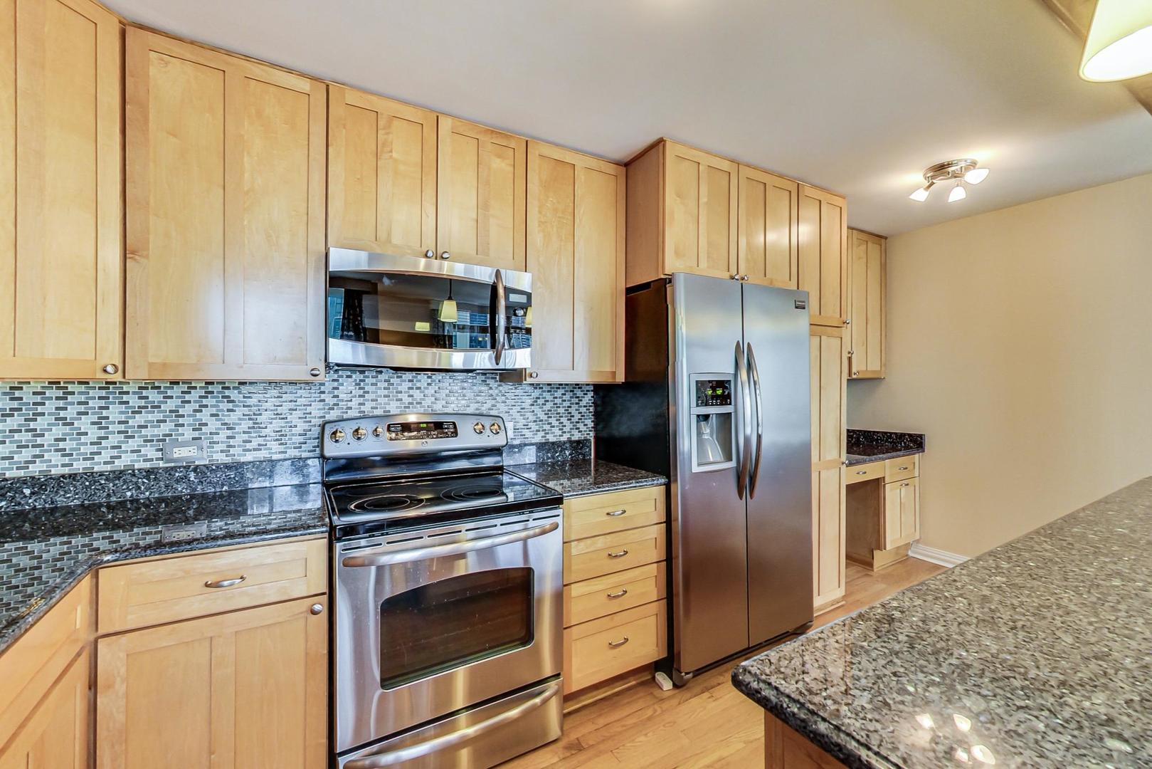 71 East Division Street, Unit 803 Chicago, IL 60611 - Photo 15 of 38