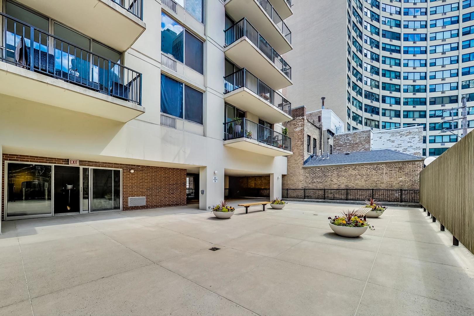 71 East Division Street, Unit 803 Chicago, IL 60611 - Photo 34 of 38
