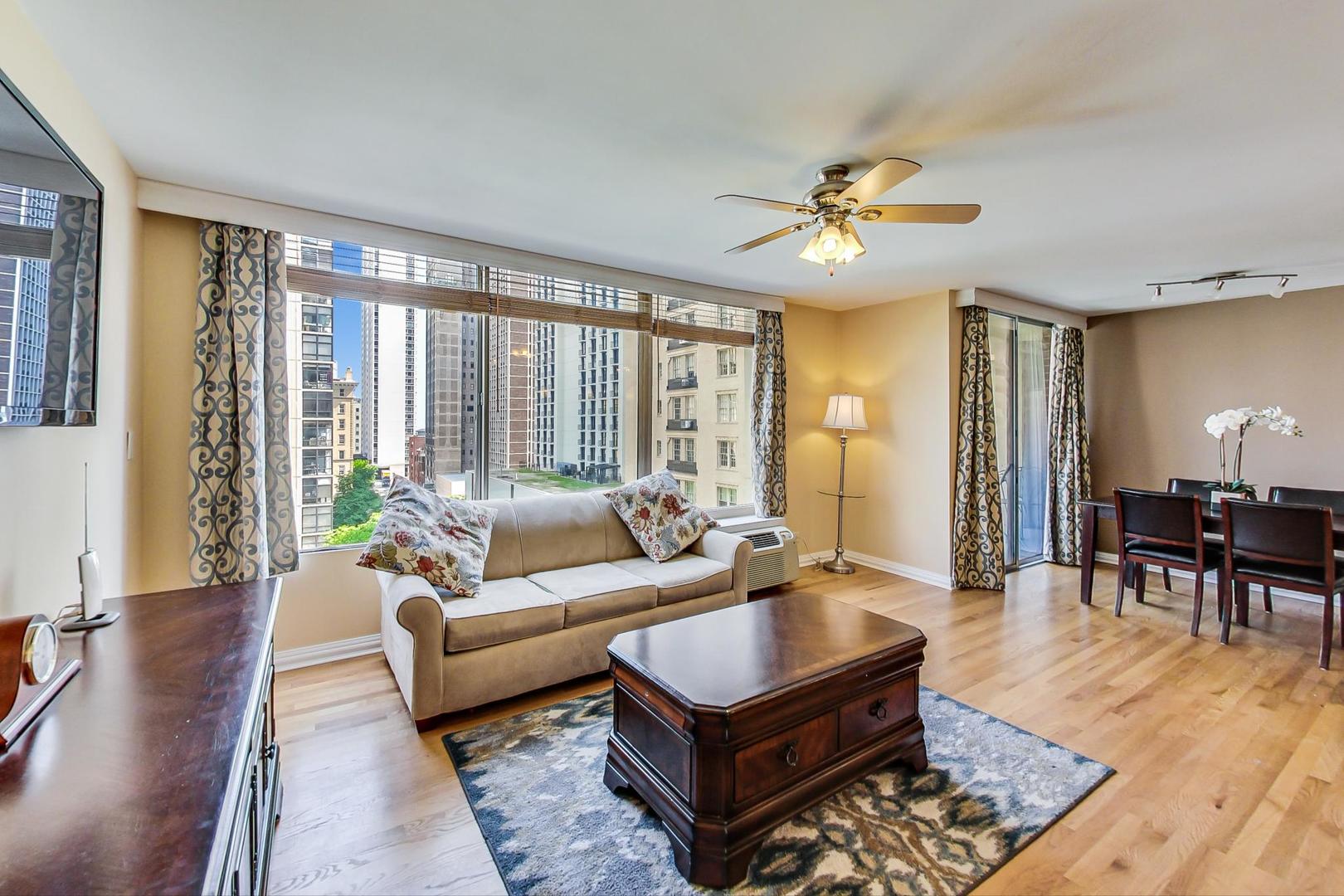 71 East Division Street, Unit 803 Chicago, IL 60611 - Photo 7 of 38