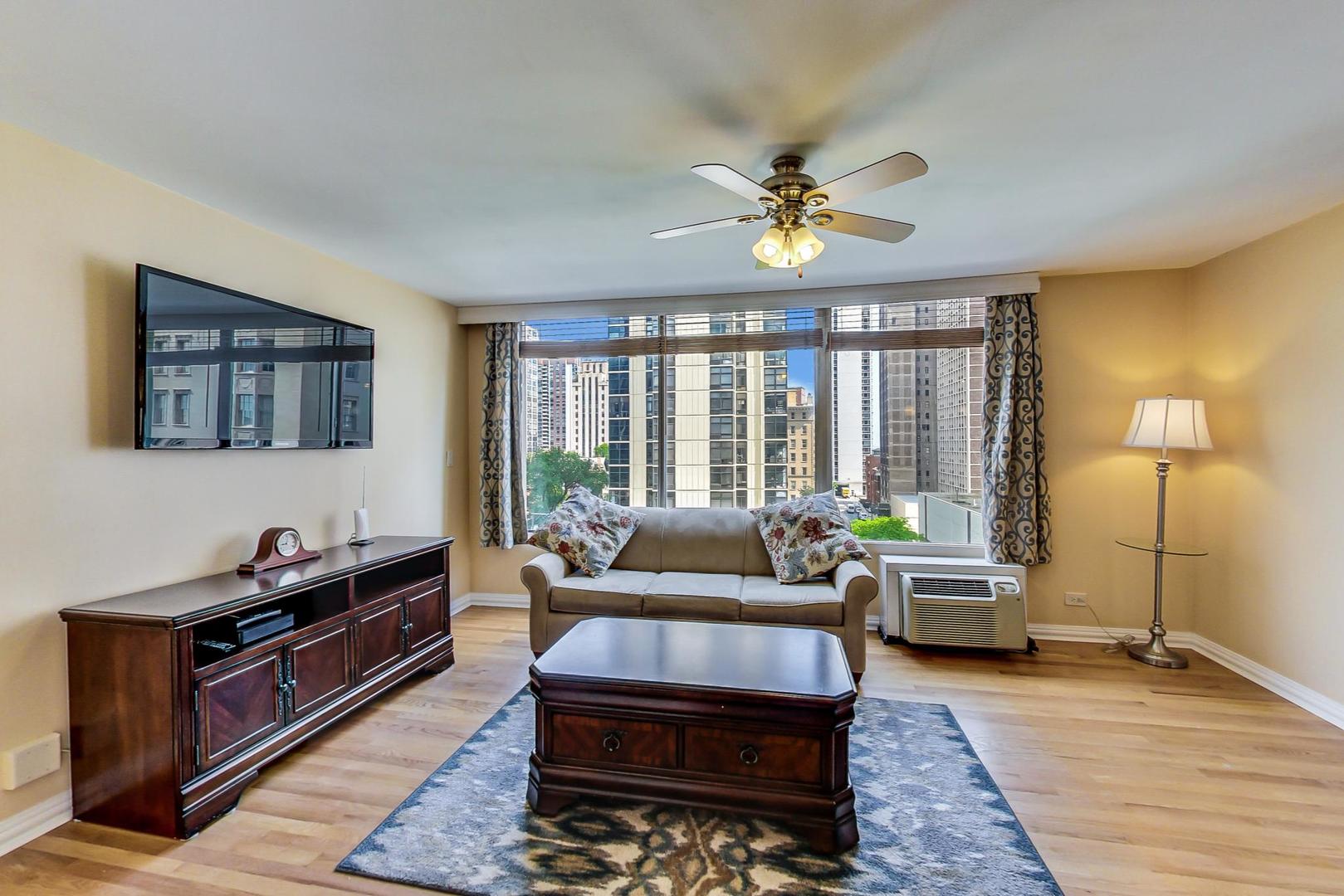 71 East Division Street, Unit 803 Chicago, IL 60611 - Photo 8 of 38