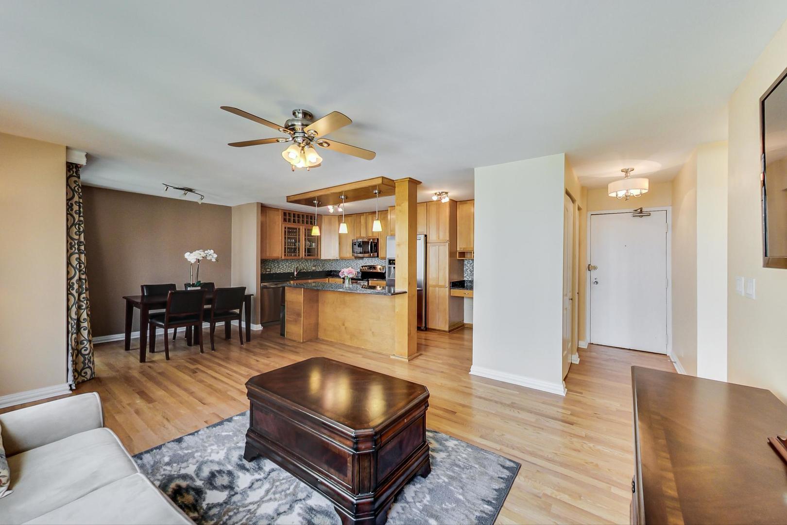 71 East Division Street, Unit 803 Chicago, IL 60611 - Photo 9 of 38