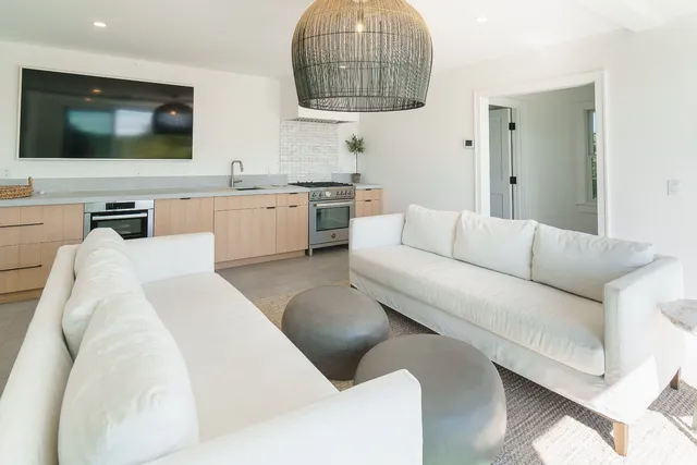 $16,500,000 | 174 Cliff Road, Nantucket, MA 02554