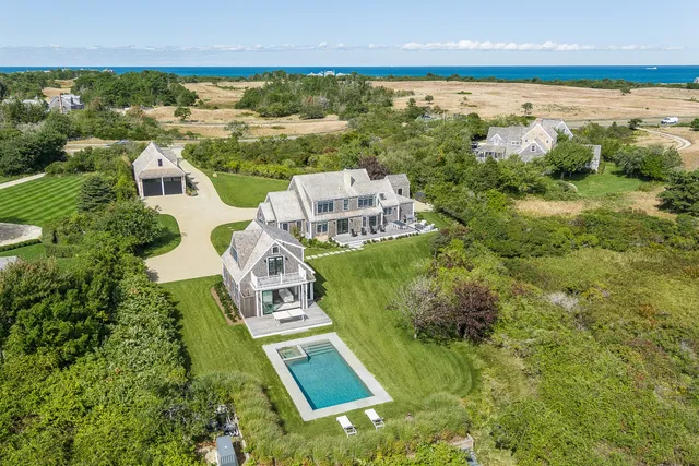 $16,500,000 | 174 Cliff Road, Nantucket, MA 02554