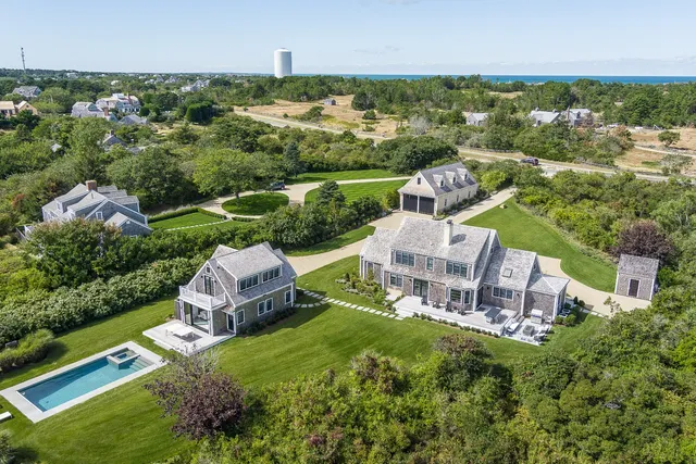 $16,500,000 | 174 Cliff Road, Nantucket, MA 02554