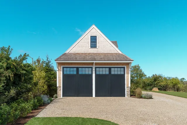 $16,500,000 | 174 Cliff Road, Nantucket, MA 02554