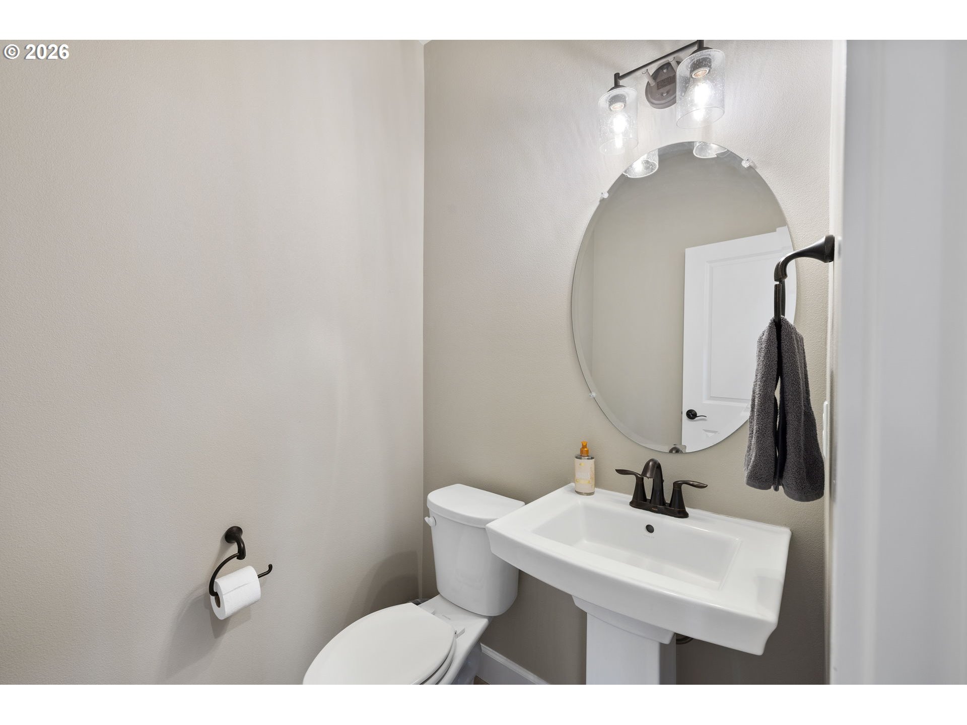 17311 Northeast 28th Court Ridgefield, WA 98642 - Photo 15 of 38 a bathroom with a sink and mirror