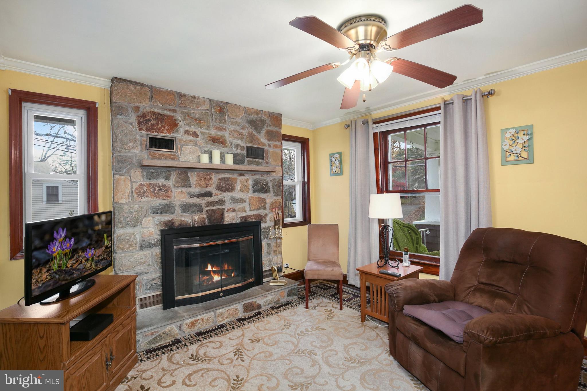 6605 Persimmon Tree Road Cabin John, MD 20818 - Photo 5 of 27