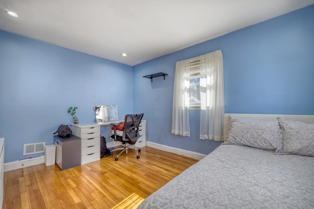 173 Overlook Road Arlington, MA 02474 - Photo 19 of 42 a workspace with furniture and window