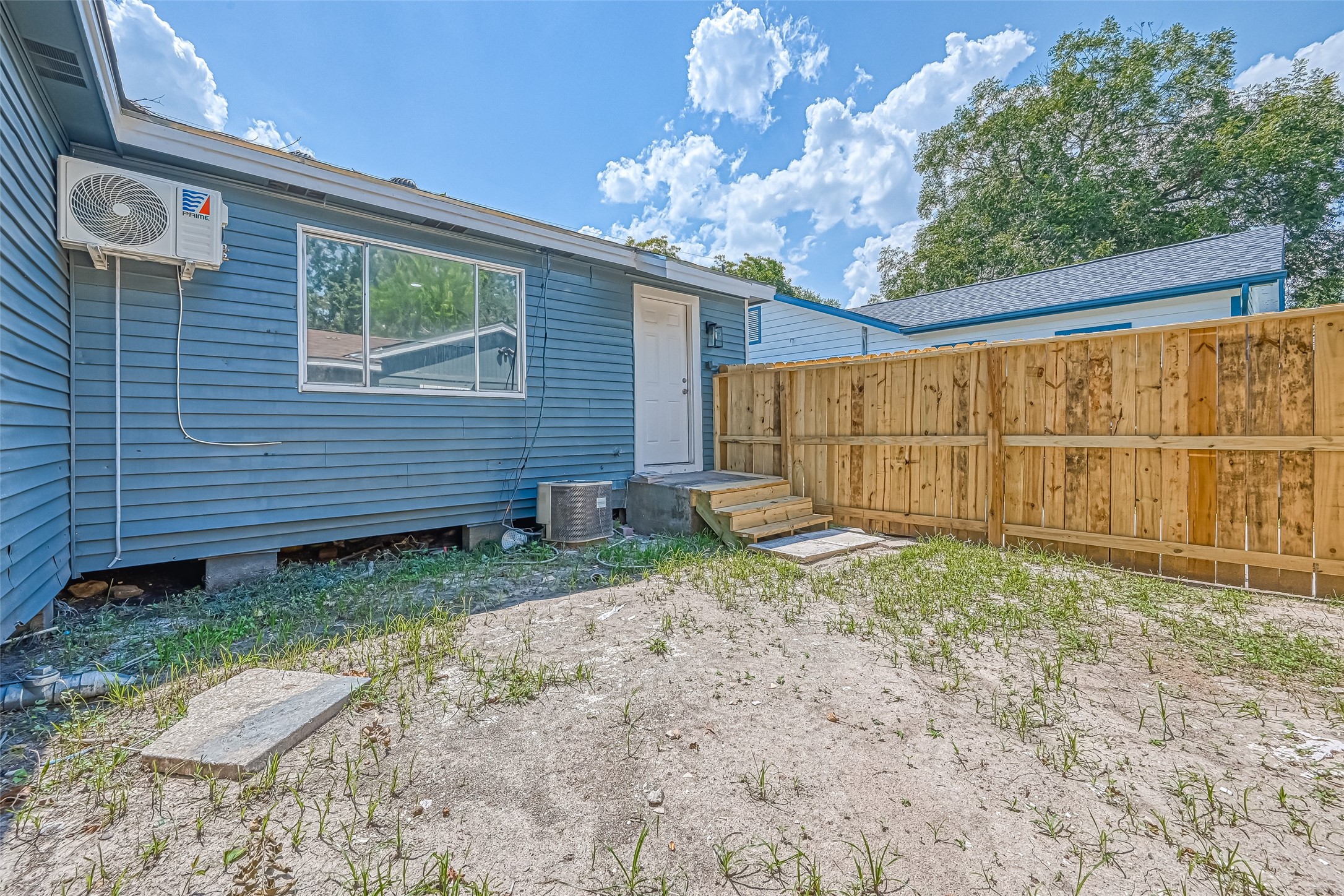 6715 Victoria Street Houston, TX 77020 - Photo 45 of 46 a view of a backyard