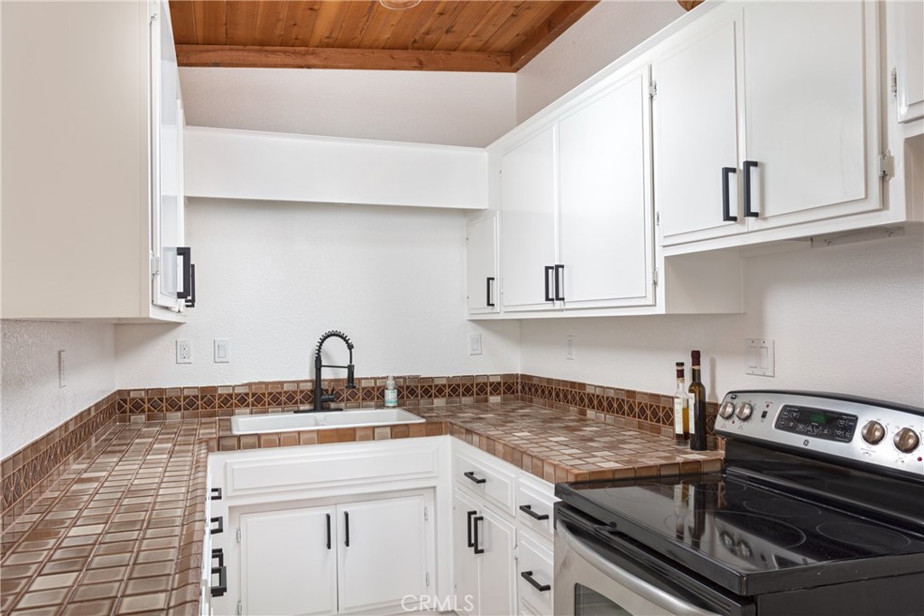 363 Ruby Street Laguna Beach, CA 92651 - Photo 9 of 22