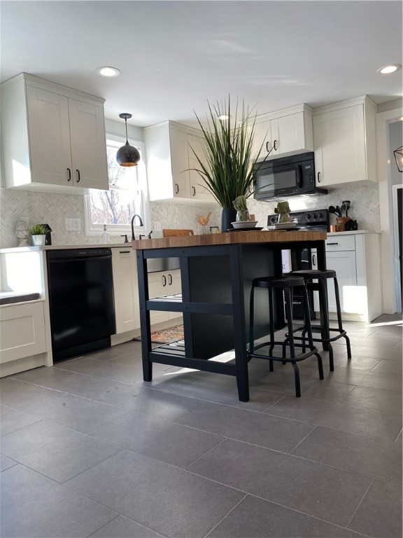 21 Woodlawn Road North Smithfield, RI 02896 - Photo 4 of 23 Kitchen