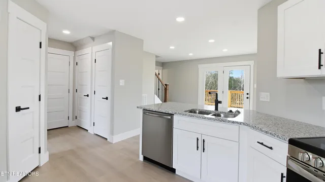 $525,000 | 7705 Fox Valley Lane, Knoxville, TN 37938