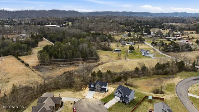 $525,000 | 7705 Fox Valley Lane, Knoxville, TN 37938