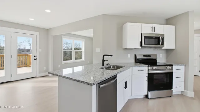 $525,000 | 7705 Fox Valley Lane, Knoxville, TN 37938