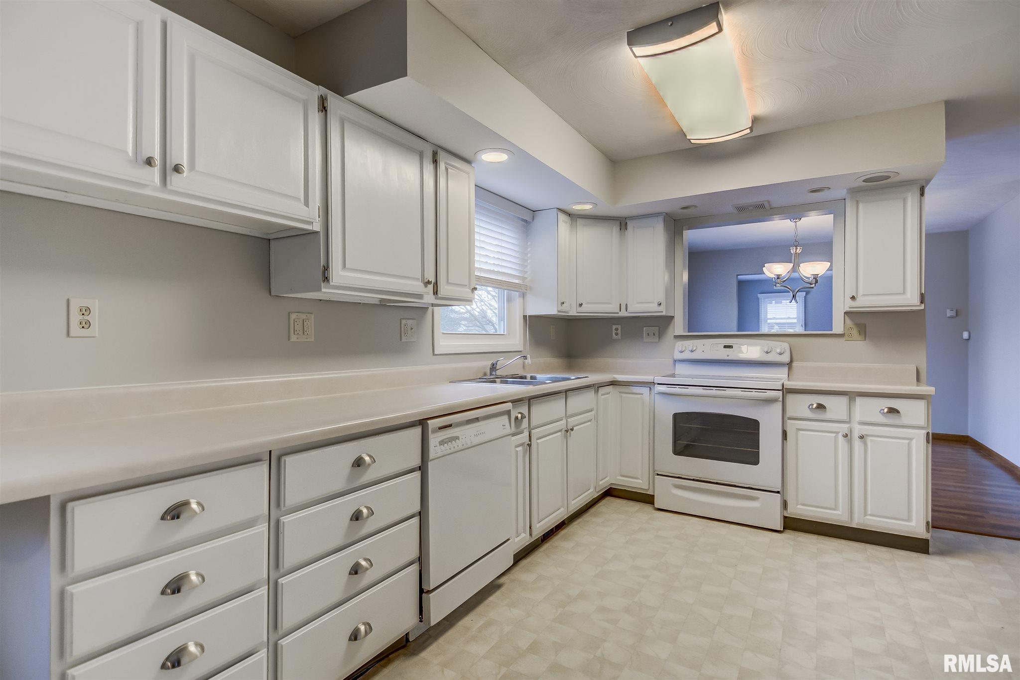 890 Gabriel Road Springfield, IL 62712 - Photo 13 of 42