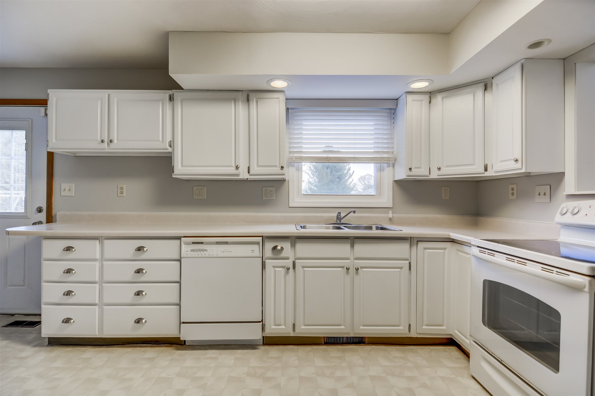 890 Gabriel Road Springfield, IL 62712 - Photo 15 of 42
