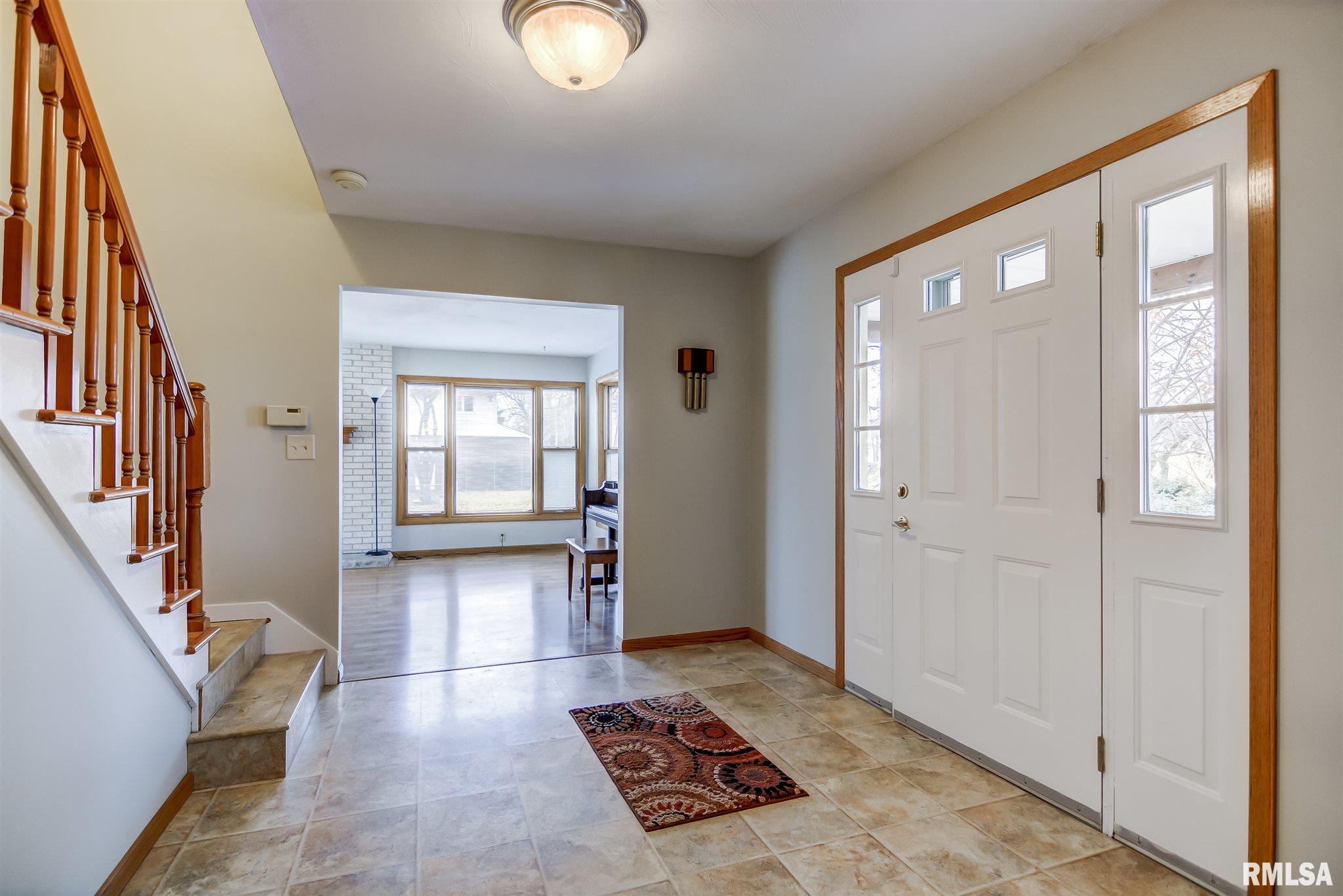 890 Gabriel Road Springfield, IL 62712 - Photo 3 of 42