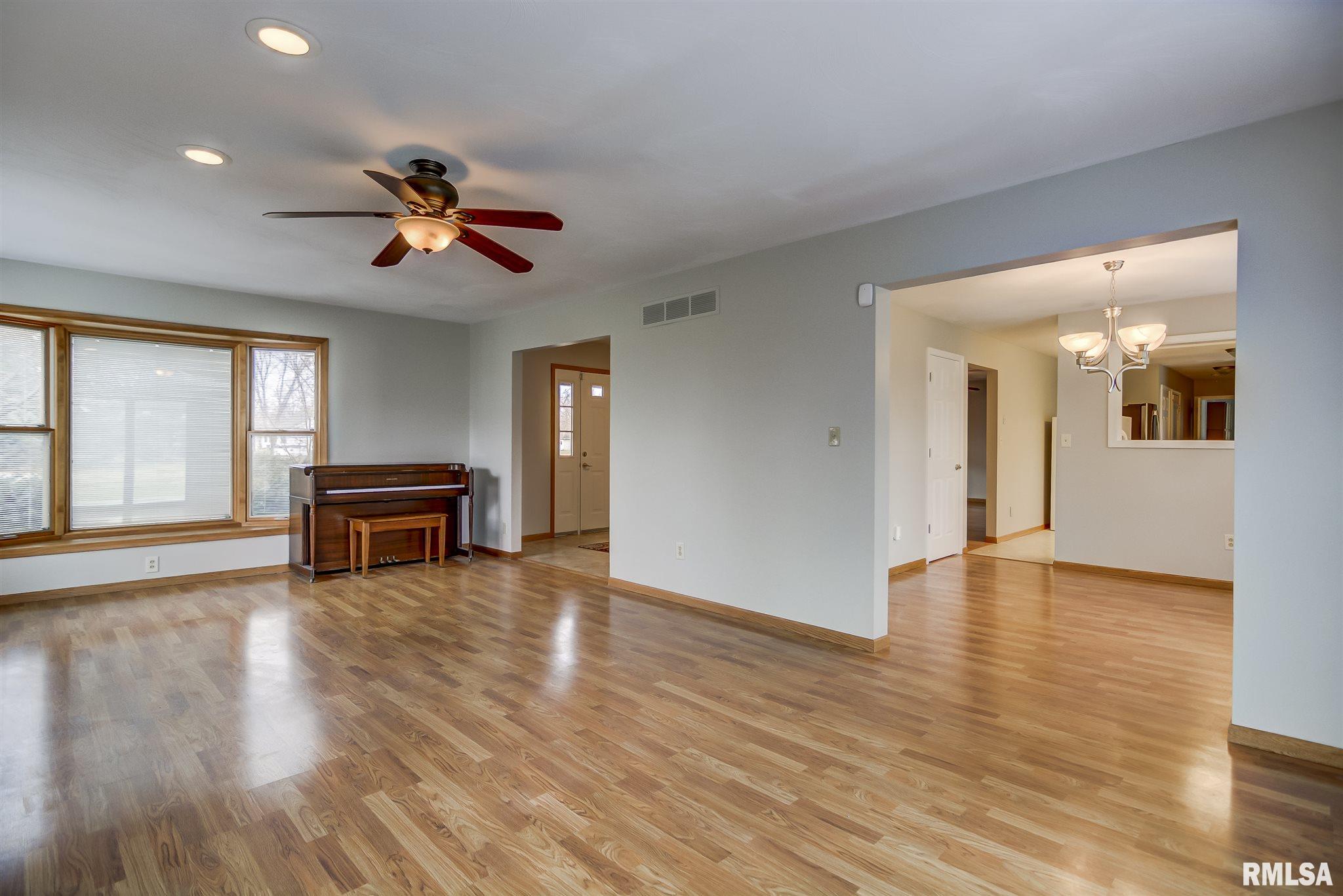 890 Gabriel Road Springfield, IL 62712 - Photo 8 of 42