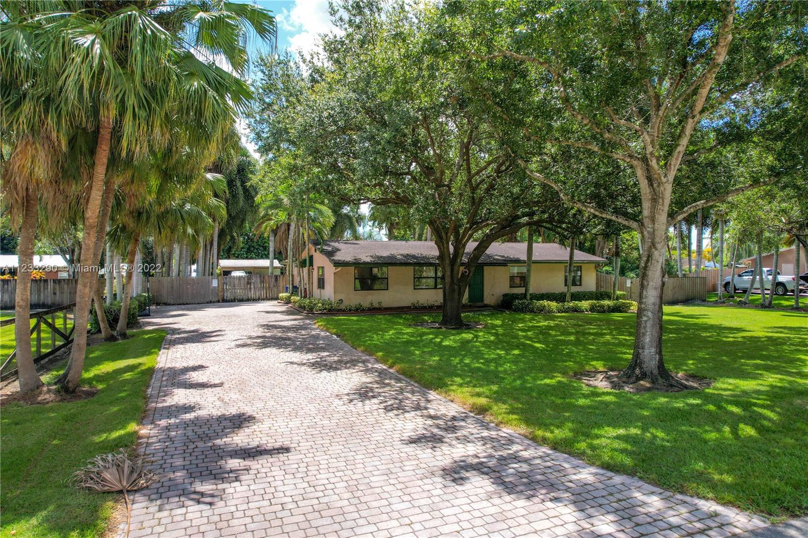 5030 Southwest 188th Avenue Southwest Ranches, FL 33332 - Photo 4 of 47 Gallery Image 4