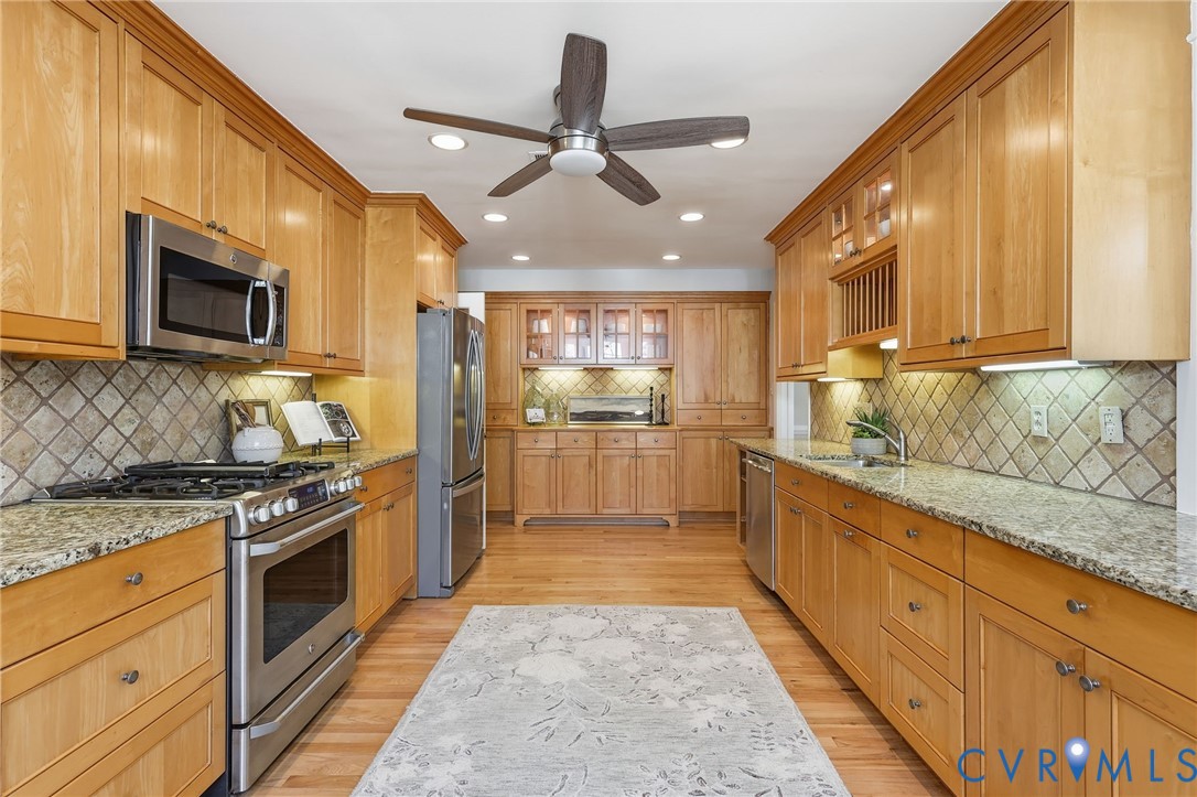 8810 Wishart Road Henrico, VA 23229 - Photo 12 of 49 An updated kitchen with granite counters and stain