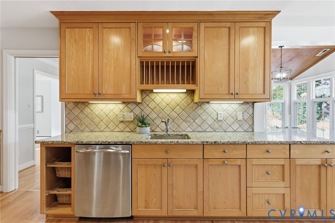 8810 Wishart Road Henrico, VA 23229 - Photo 15 of 49 An updated kitchen with granite counters and stain
