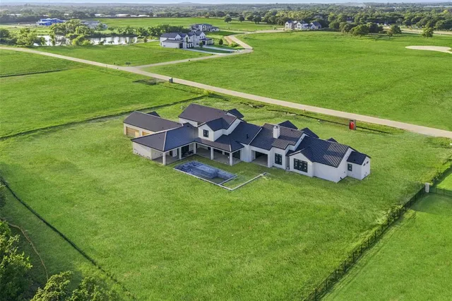 a view of a house with a big yard