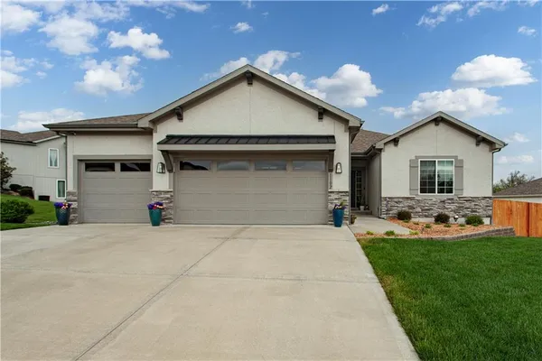 $499,900 | 1102 Northwest Aspen Court, Grain Valley, MO 64029