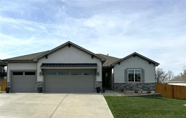 $499,900 | 1102 Northwest Aspen Court, Grain Valley, MO 64029
