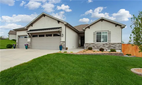 $499,900 | 1102 Northwest Aspen Court, Grain Valley, MO 64029