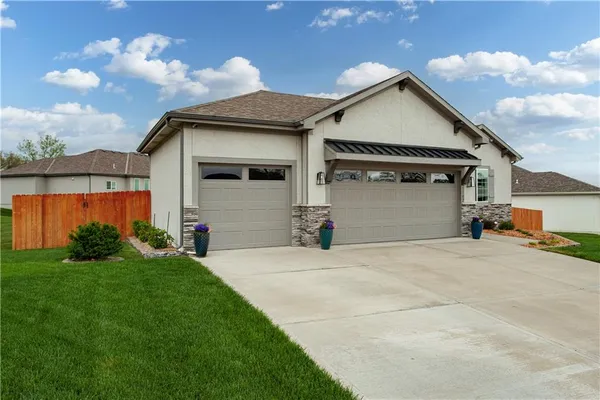 $499,900 | 1102 Northwest Aspen Court, Grain Valley, MO 64029
