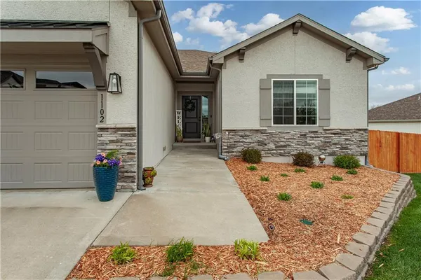 $499,900 | 1102 Northwest Aspen Court, Grain Valley, MO 64029