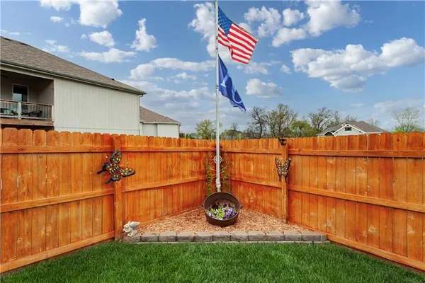 $499,900 | 1102 Northwest Aspen Court, Grain Valley, MO 64029