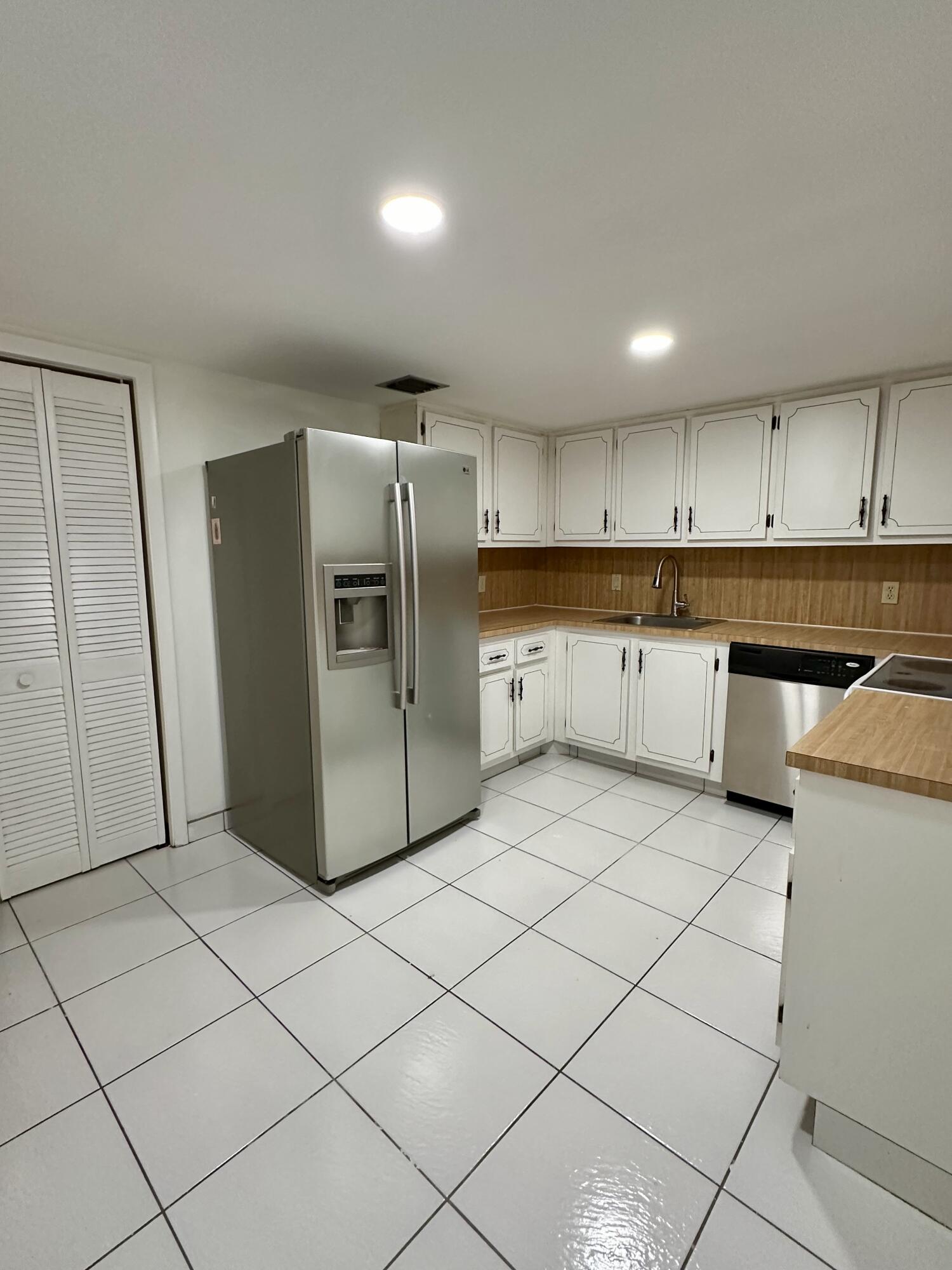 16200 Golf Club Road, Unit 206 Weston, FL 33326 - Photo 15 of 39 Kitchen