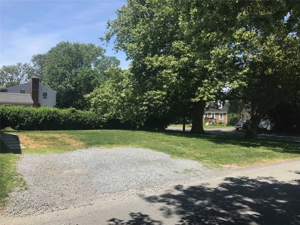 7 Rosa Road Middletown, RI 02842 - Photo 3 of 13