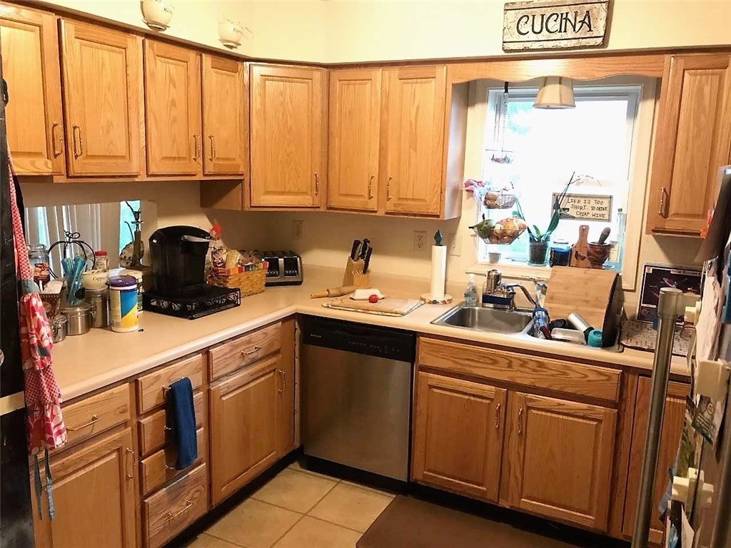 7 Rosa Road Middletown, RI 02842 - Photo 5 of 13