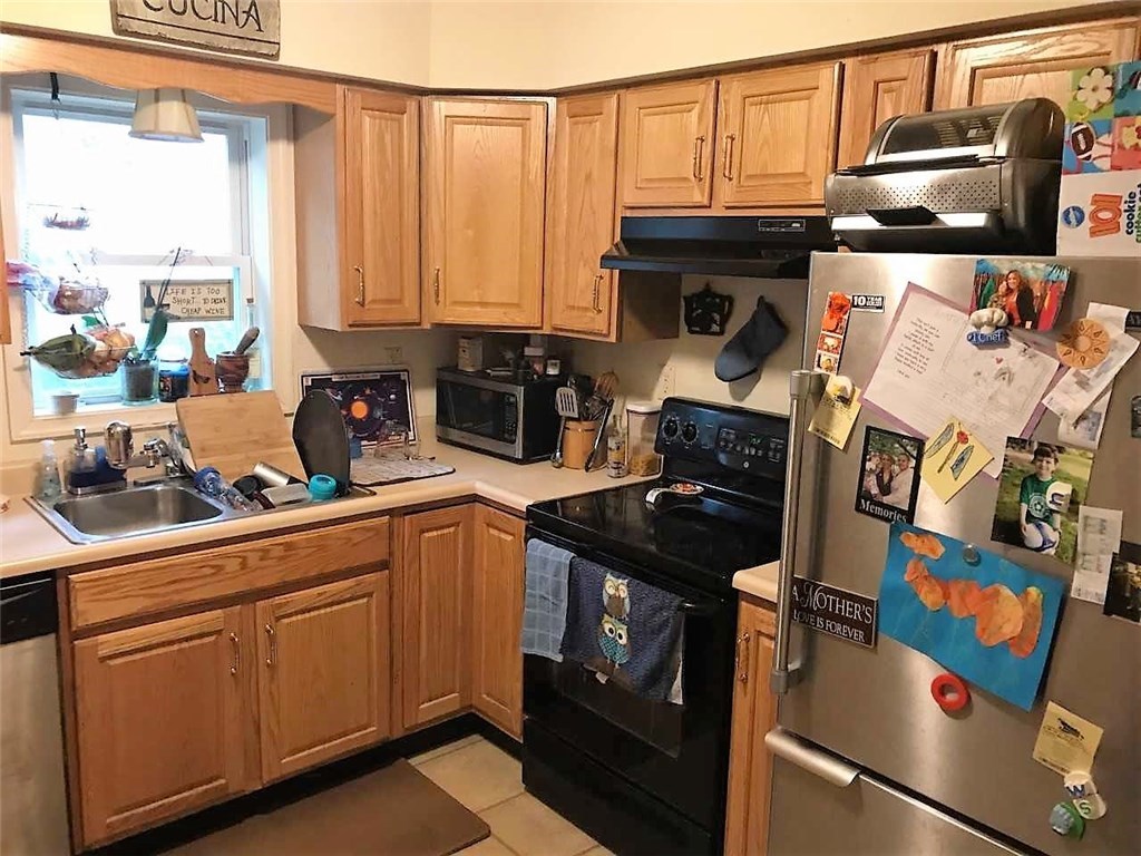 7 Rosa Road Middletown, RI 02842 - Photo 6 of 13