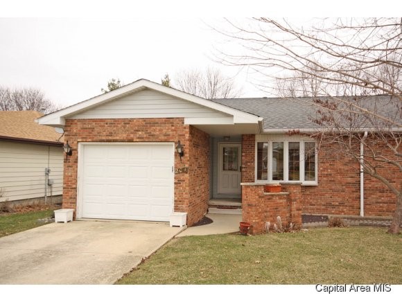 204 Astoria Road Springfield, IL 62704 - Photo 1 of 12