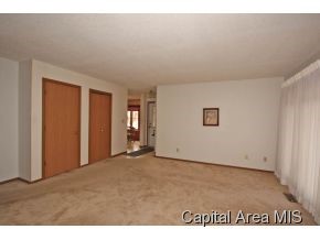 204 Astoria Road Springfield, IL 62704 - Photo 3 of 12