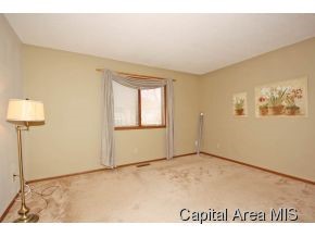 204 Astoria Road Springfield, IL 62704 - Photo 9 of 12