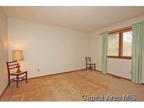 204 Astoria Road Springfield, IL 62704 - Photo 10 of 12