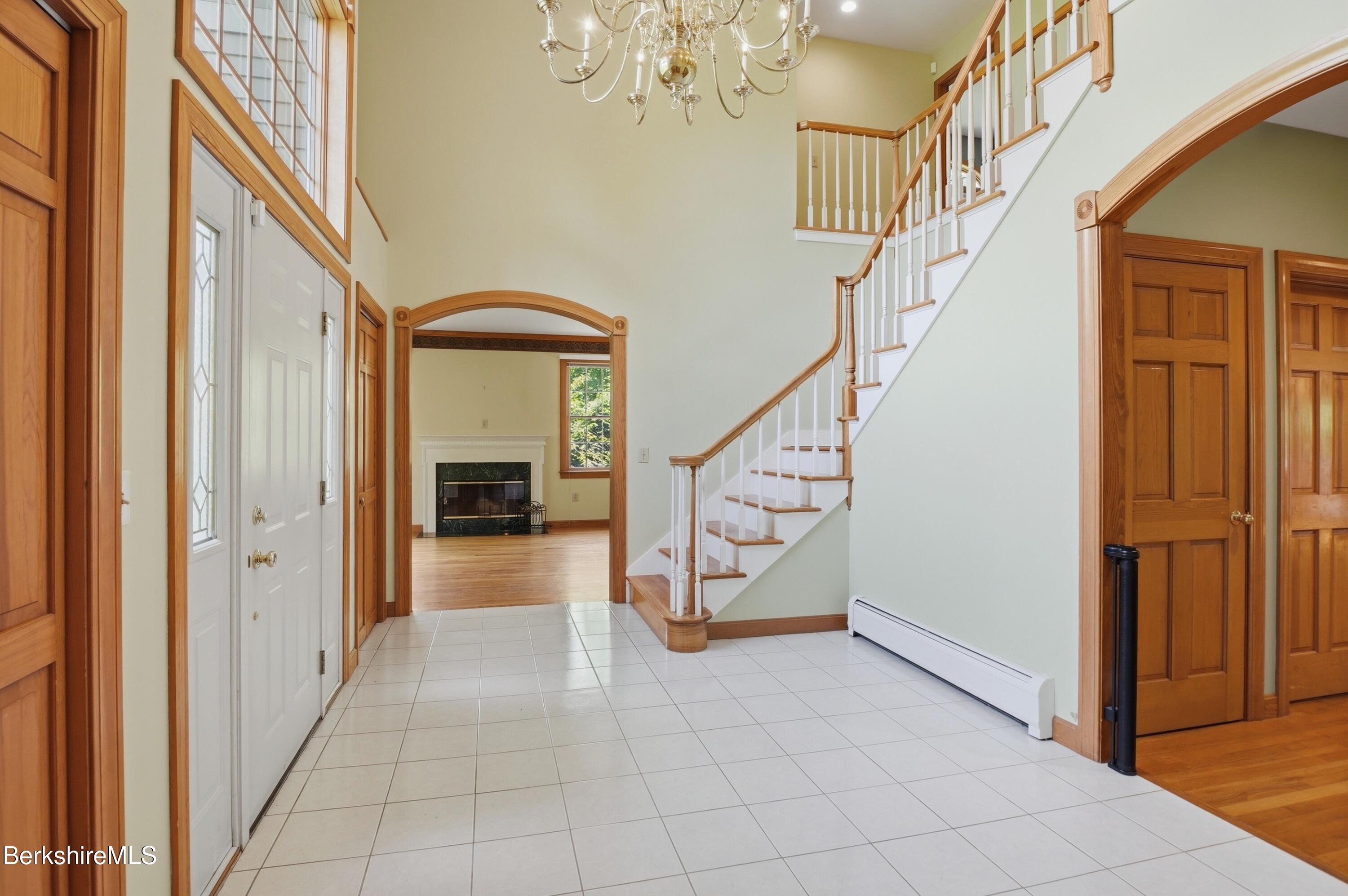 36 Meadow Ridge Drive Pittsfield, MA 01201 - Photo 5 of 54 dsc08481