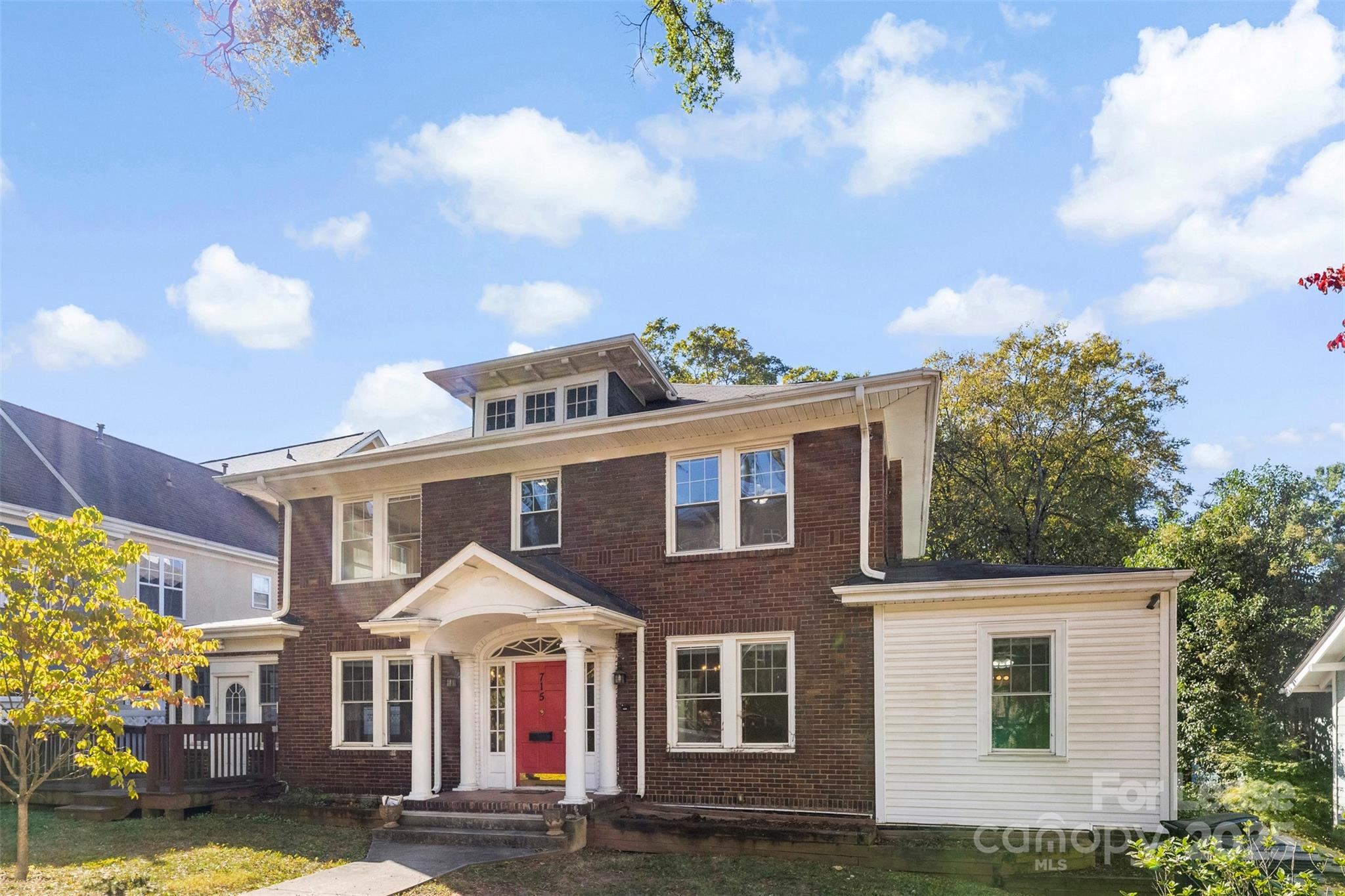 a front view of residential houses with yard