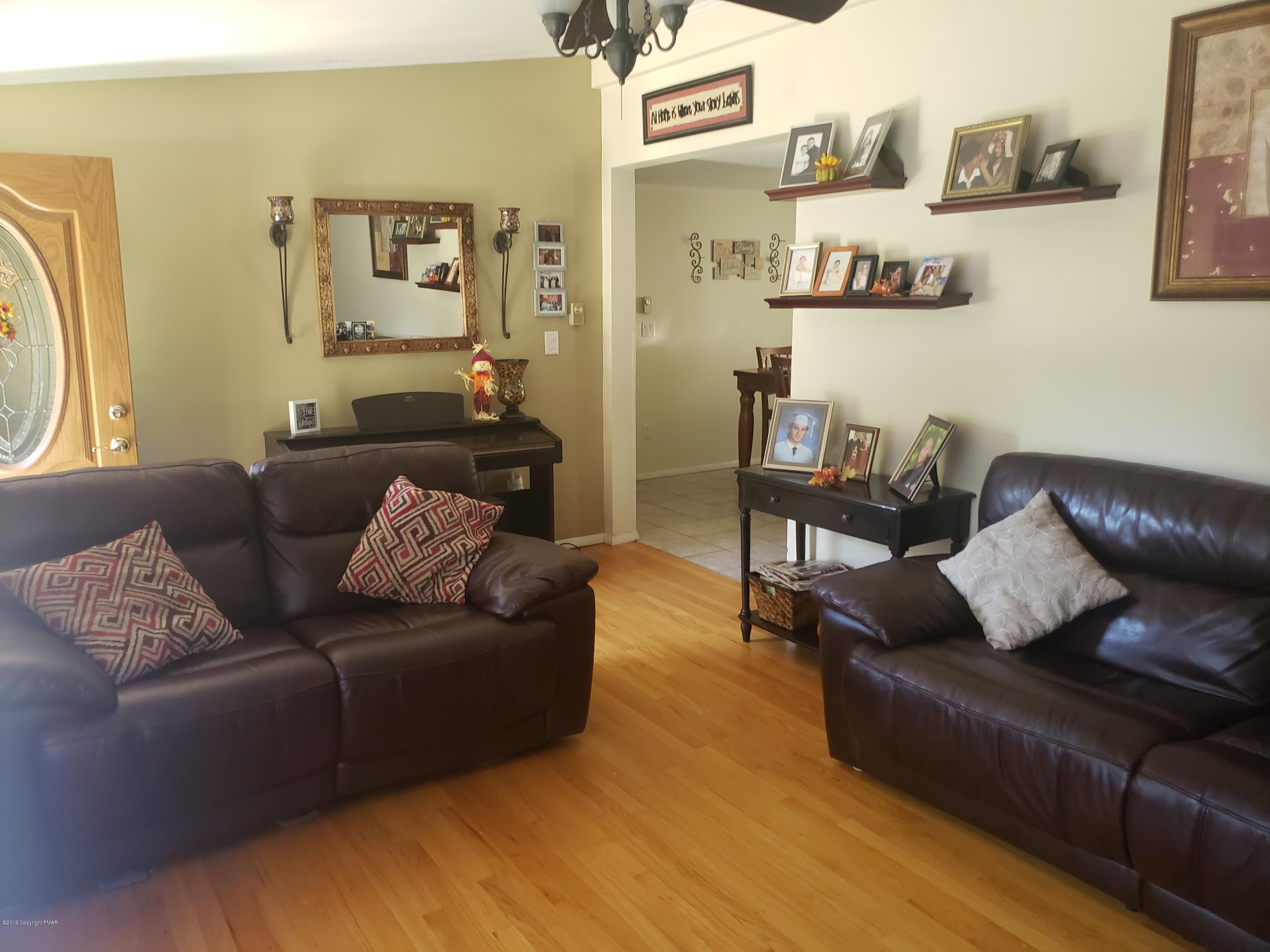 4307 Pine Ridge Drive West Bushkill, PA 18324 - Photo 14 of 28 a living room with furniture and painting on the wall