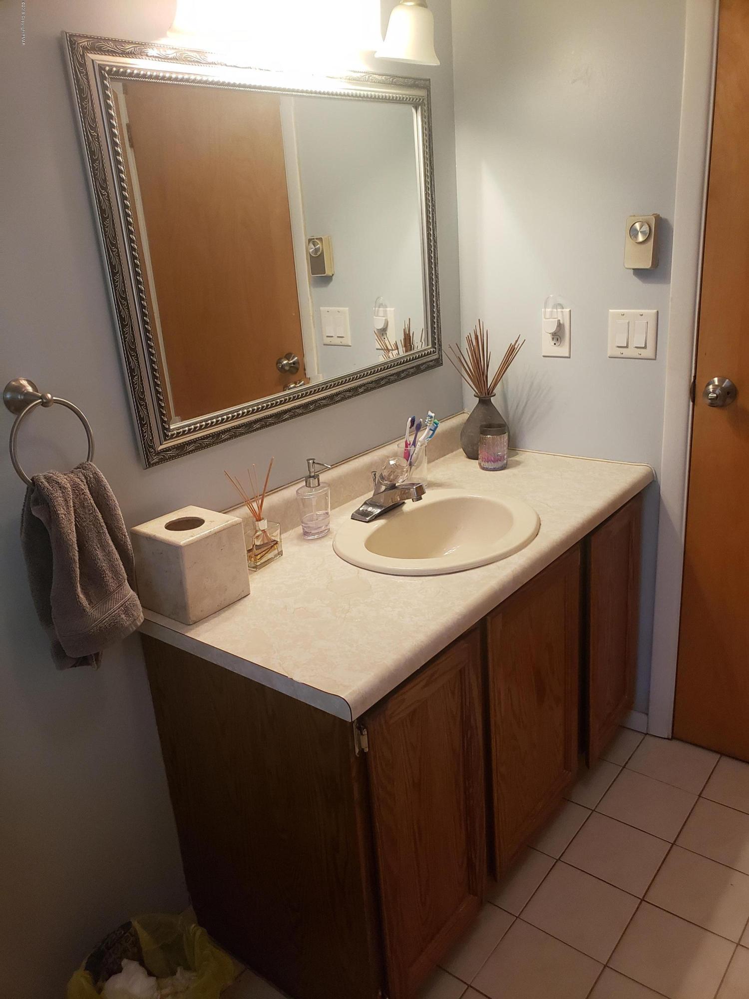 4307 Pine Ridge Drive West Bushkill, PA 18324 - Photo 25 of 28 a bathroom with a sink and a mirror