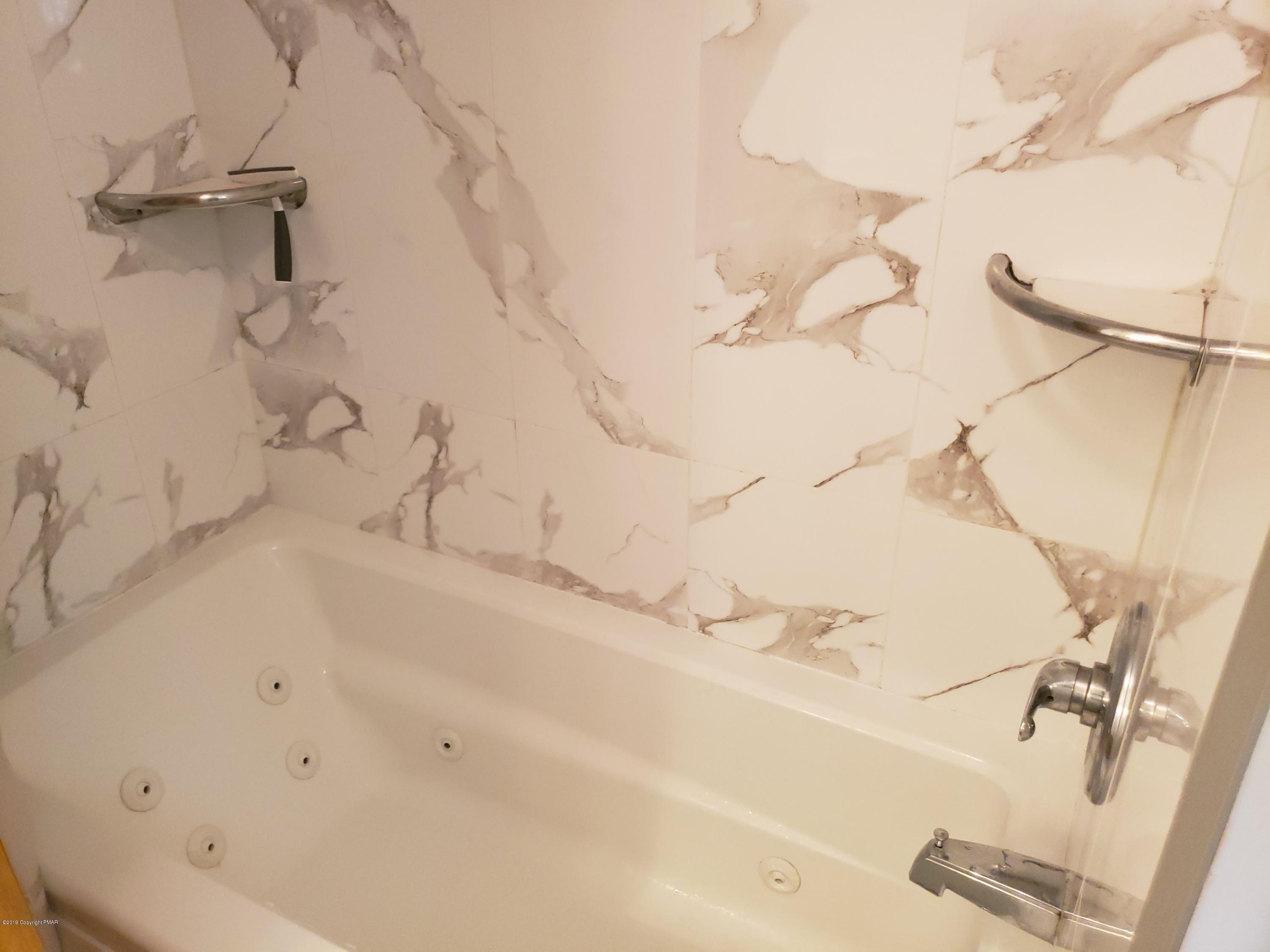 4307 Pine Ridge Drive West Bushkill, PA 18324 - Photo 26 of 28 a bathroom with a bathtub