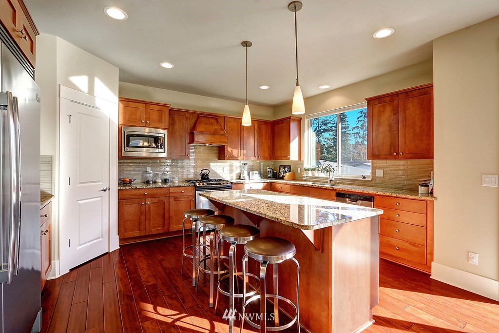 5212 Northeast 11th Court Renton, WA 98059 - Photo 7 of 23