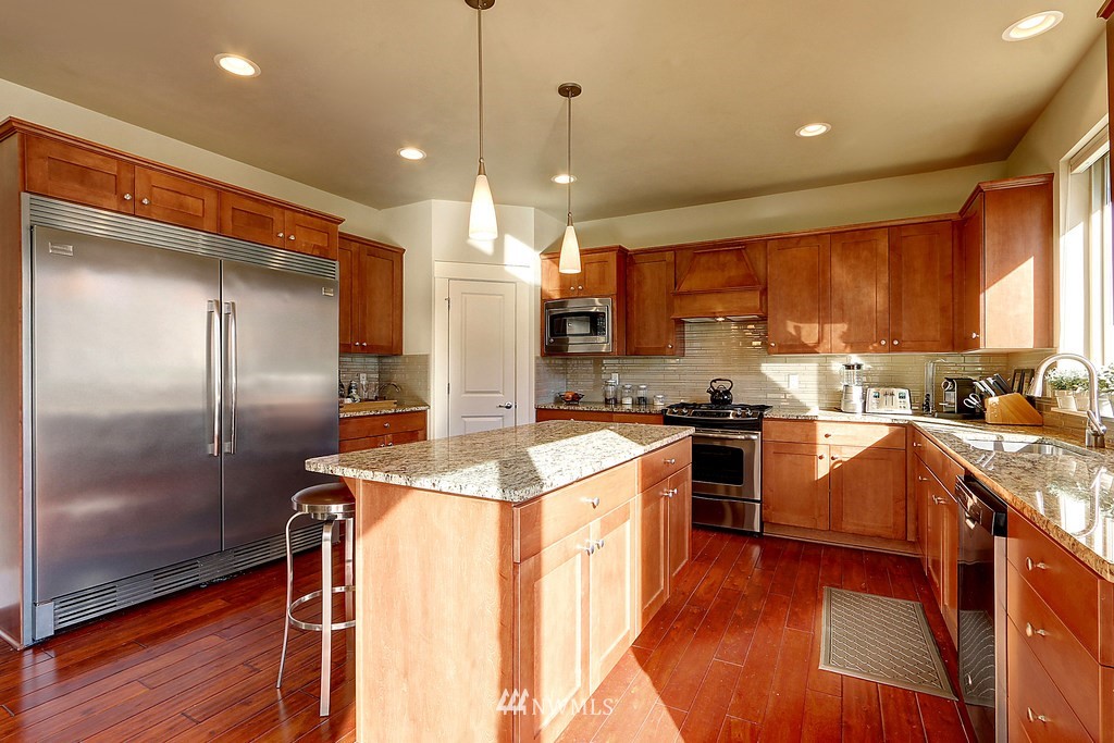 5212 Northeast 11th Court Renton, WA 98059 - Photo 9 of 23