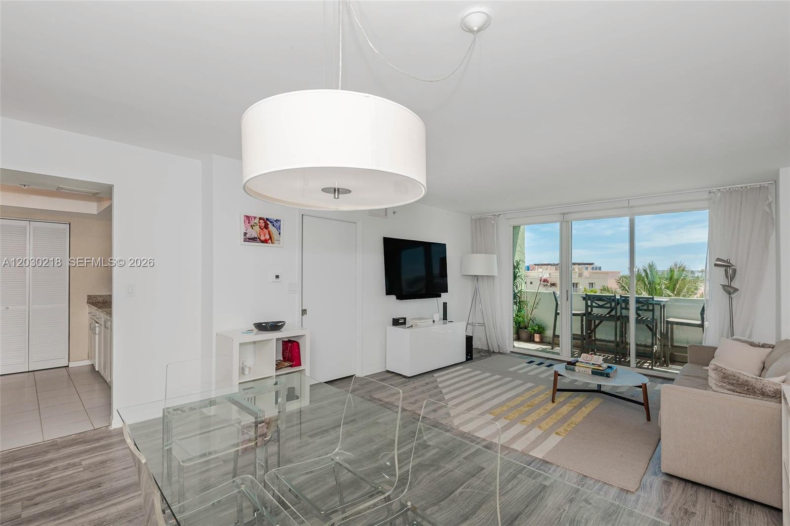 90 Alton Road, Unit 607 Miami Beach, FL 33139 - Photo 2 of 25