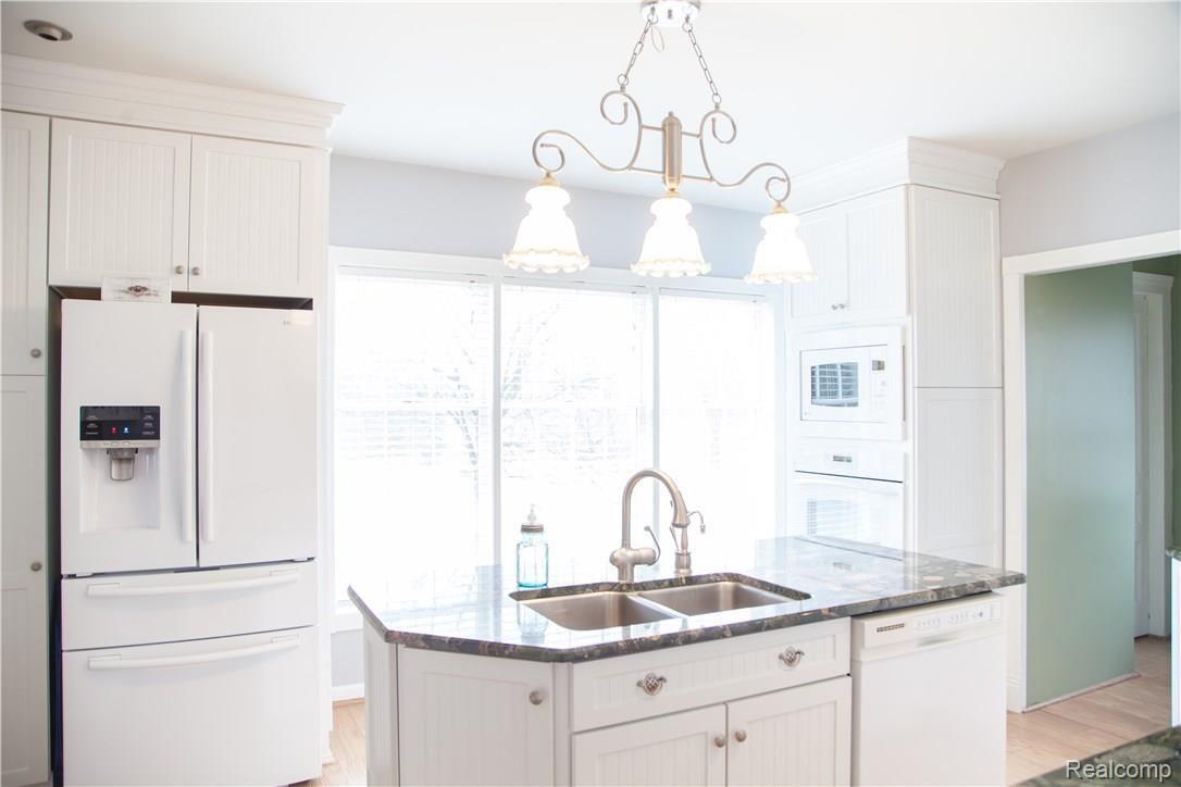 1674 East Romeo Road Oakland, MI 48363 - Photo 6 of 53 IMG_3623.jpg